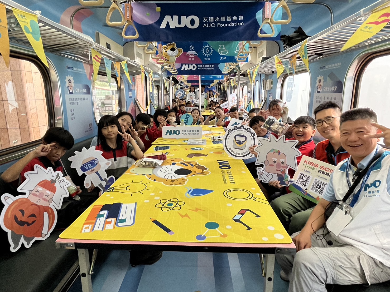 G22恒峰永續基金會參與「臺灣科普環島列車」，設計基礎科學車廂課程，以「淨零碳排和永續能源」為主題，讓學生透過創意實驗認識淨零知識，以及思考生活中的減碳行為